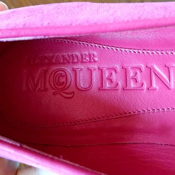 NWOT Alexander McQueen Embroidered Skull Smoking Slipper, Fuchsia - Picture 5 of 13